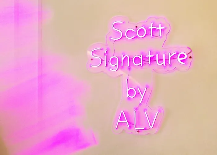 Scott Signature Suites By Alv